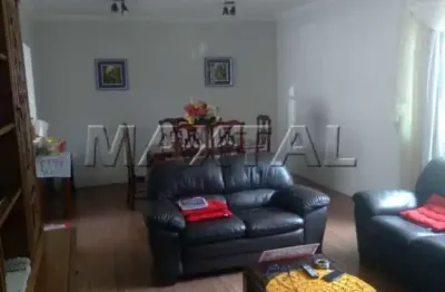 Casa térrea, com 211 m2, com 3 dormitórios, 2 suites,  2 banheiros, 1cozinha, 2 vaga.