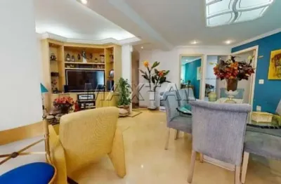 Apartamento à venda, com 03 dormitórios, sendo 1 suíte com banheira hidro, 4 banheiros, 2 vagas