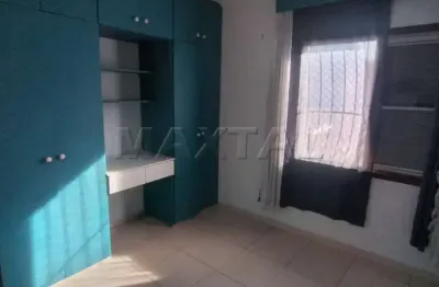 Sobrado à venda com 3 quartos, sendo 1 suíte, sala 2 ambientes e com 2 vagas de garagem.