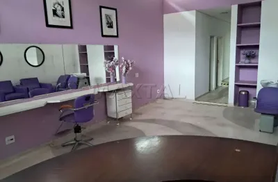 Prédio em Santana, com 2 pisos, salão nível da rua com 45m², 8 salas, 5 banheiros, zona comercial