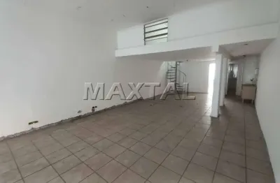 Loja com 80m² de vão livre, mezanino, 2 banheiros, na esquina com a avenida duque de caxias