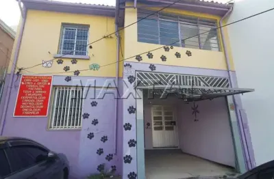 Casa comercial para locação de 330m², com  5 salas, garagem, quintal, e ótima localização.