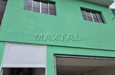 Prédio comercial com 3 andares na rua voluntários da pátria com galpão, um andar com salas e terraço