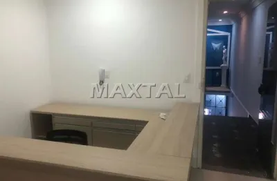 Conjunto comercial à venda com 67m², ao lado metrô santana, recepção, 03 salas, e 2 banheiros.