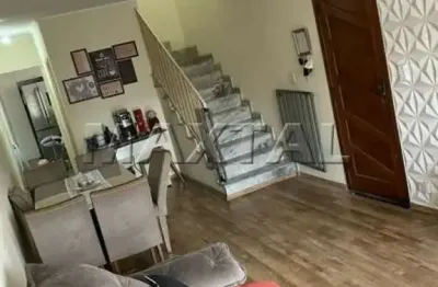 Sobrado a venda com 3 dormitórios, 1 suíte, 3 banheiros, 4 vagas, 152 m