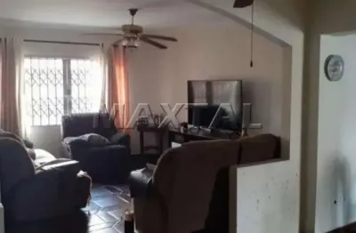 Sobrado na zona norte, bairro jardim do colégio, 3 dormitórios sendo 1 suíte, 5 vagas, com 197m².