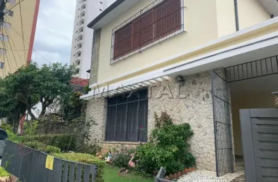 Sobrado em santana, 240 m², com 4 dormitórios, 4 banheiros e 5 vagas em rua fechada.