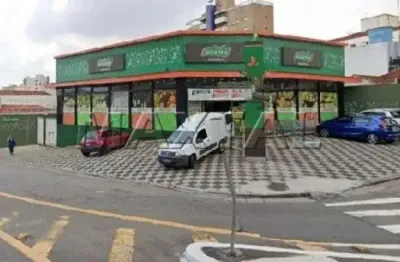 Prédio comercial com renda à venda na água fria, de 350m² de área construída.