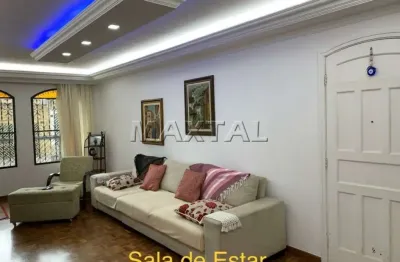 Casa à venda, água fria, 222m² com 3 dormitórios, 2 suítes, sala, cozinha, quintal e 3 vagas.