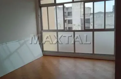 Apartamento a uma quadra do metrô santana contendo 3 dormitórios, 2 banheiros e uma vaga de garagem.
