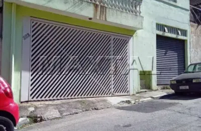 Sobrado à venda com 3 dormitórios, 2 vaga de garagem, sala de jantar, sala de estar e terraço.