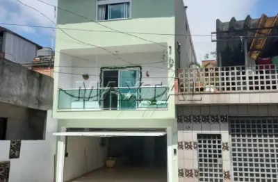 Casa assobradada com 210 m², 3 dormitórios, 2 suítes, 2 banheiros, lavabo, cozinha, sacada, 3 vaga