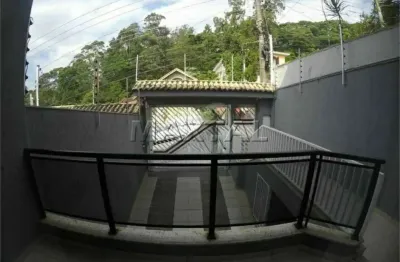 Sobrado na vila amália,  260m², 3 dormitórios, 3 suítes, 5 banheiros, 6 vagas.