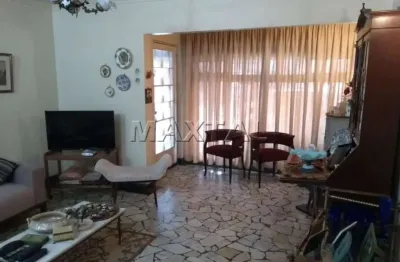 Casa térrea na água fria à venda com 332m², com 3 dormitórios, 1 suíte e 2 vagas.