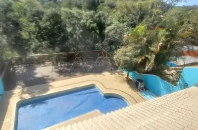 Sobrado isolado em condomínio com 06 dormitórios, 2 suite, 4 banheiros e 4 vagas, jardim itatinga.