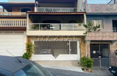 Sobrado com 3 dormitórios, 2 banheiros, 2 vagas de  garagem, 135 metros, vila francos.