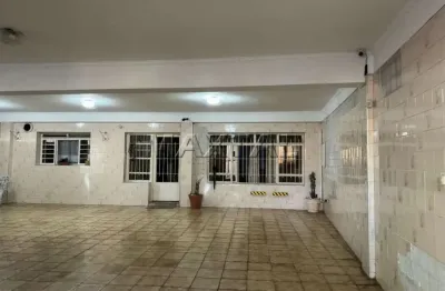 Sobrado à venda de 306m². com 2 suítes, 5 banheiros com box e 5 vagas, na casa verde.