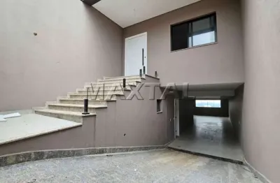 Sobrado com 362m², 4 dormitórios, 1 suíte e 6 vagas, próximo a paródia pedro apóstolo.