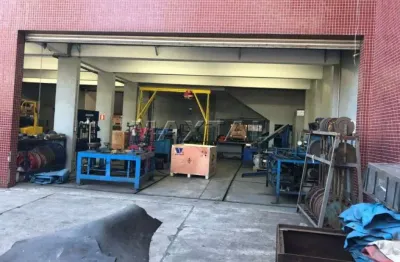 Galpão à venda de 540m². com 3 salas, copa cozinha, 3 vagas,  na avenida mutinga.