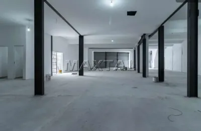Galpão jaçãnã 420m², 2 banheiros, energia trifásico, piso polido e próximo a rodovia fernão dias.