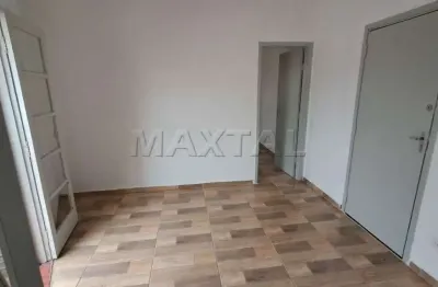 Excelente apartamento próximo ao metrô, 60m² com dormitório, sala com sacada, cozinha