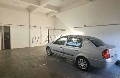 Salão comercial com 90m², 1 banheiro, 1 cozinha, 2 vagas de garagem próximo ao largo do japonês.