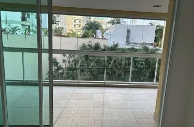 Apartamento de 107m², com 3 dormitórios, 3 suítes, 5 banheiros e 3 vagas de garagem.