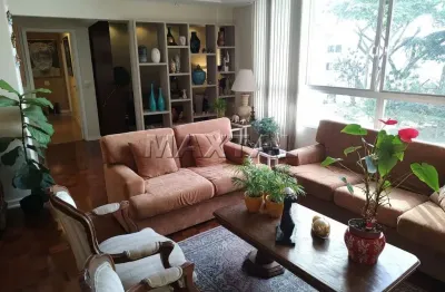 Apartamento com 3 dormitórios, sendo uma suite, amplo com 157 metros quadrados,