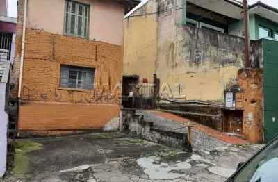 Casa á venda antiga para demolição ou reforma com 7,75 de frente e 45 metros de fundo, na água fria.