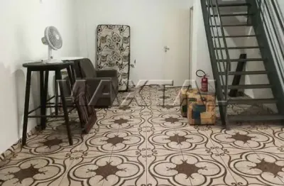 Galpão na região do campo belo com 240m² de área útil, 150m²de vão livre, trifásico. 3 vagas