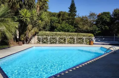 Casa à venda em condomínio fazenda em monte alegre do sul,  de 400m² área útil, piscina e 4 suítes.