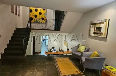Casa com 280m², 3 suítes, 2 salas, 3 vagas, churrasqueira, lareira próximo a rua cerro corá.