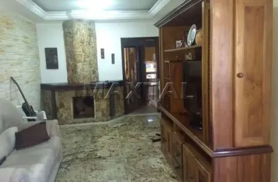 Excelentes casas térreas com 5 quartos , 2 suítes, 3 banheiros, espaço gourmet com 330m². 9 vagas