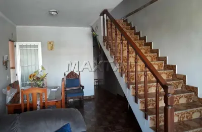 Vende-se sobrado no lauzane, com 3 dormitórios sendo uma suíte, sala para 2 ambientes e cozinha.