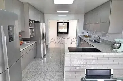 Casa na santa teresinha, de 570m². com 4 quartos, 4 suítes, 4 vagas de garagem e 5 banheiros.