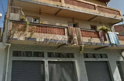 Prédio á venda de 200m², no bairro de santa teresinha. com duas casas e uma loja.
