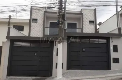 Sobrado na região da vila ré. com 3 dormitórios, 1 suíte, 2 vagas de garagem.