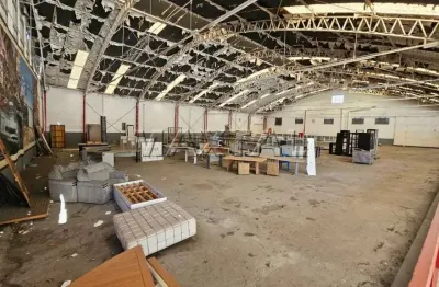 Galpão comercial com 1.740m² de área construída no bairro da vila guilherme para alugar, 4 banheiros