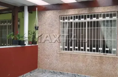 Sobrado à venda para horto florestal, 165m², com uma edícula e 2 vagas de garagem.