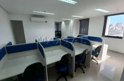 Excelente andar com 280m², em piso frio, com 6 salas, 6 banheiros, copa cozinha. 8 vagas