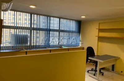 Sala comercial, 38m² na avenida prestes maia com recepção, copa cozinha e 1 banheiro.