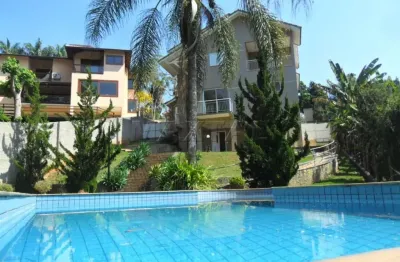 Casa em condomínio Mairiporã com 1300m², com 4 dormitório, 4 suítes, 2 salas, 6 banheiros e 3 vagas.