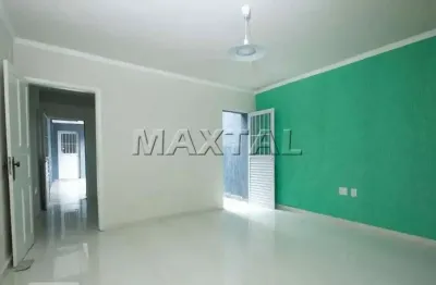 Sobrado em santana com 3 dormitórios, 2 banheiros, 1 vaga de garagem, de 130m² próximo ao metrô.
