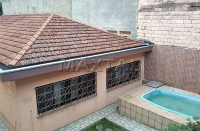 Casa com piscina à venda com 3 dormitórios, 1 suíte  400 m² terreno e 4 vagas cobertas.