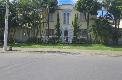 Casa à venda com 237m² com 9 salas, 6 banheiros, 7 vagas, no jardim paulista.