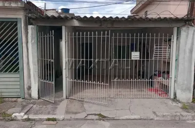 Casa à venda no parque peruche. com 1 quarto, sala, cozinha, lavanderia, edícula e 1 vaga.