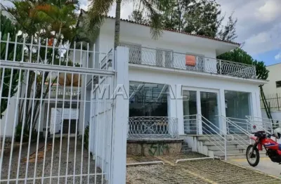 Casa comercial para locação com vários ambientes. No Pacaembu de 556m²,  e 17 vagas.