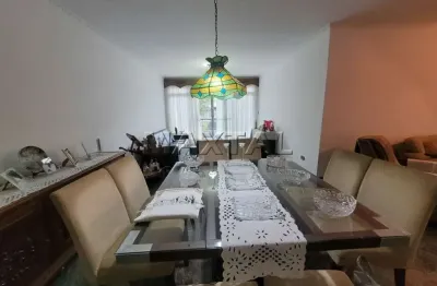 Casa térrea com 3 dormitórios, sendo 1 suíte, sala 3 ambientes e 4 vagas de garagem.