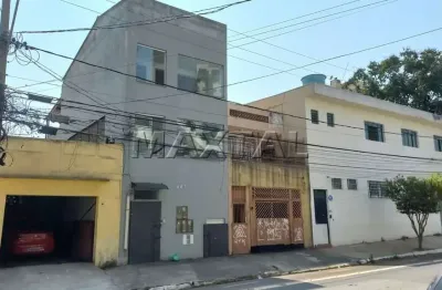 Prédio em santana com 16 kitnets, com banheiros, cama, armário, micro-ondas, frigobar.