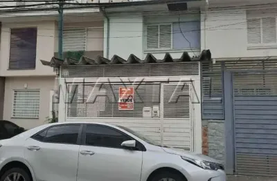 Sobrado à venda com 110m², 2 quartos e 1 vaga  quintal e quarto e banheiros fundos.